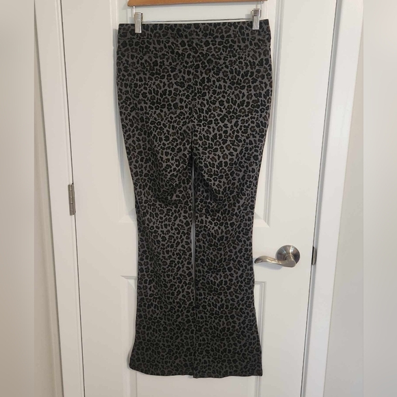 DIANE GILMAN 2  Cheetah print bootcut stretch Jeans Size Small - Picture 2 of 8